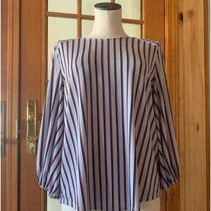 This is a beautiful Adrianna Papell top. This top is 93% polyester/7% elastase.